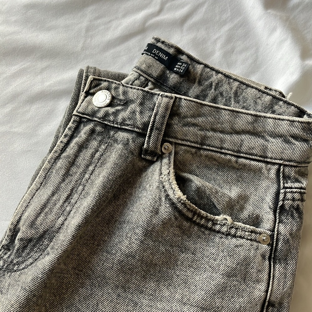 I bought these pants and they’re too small for me. Never really worn them.